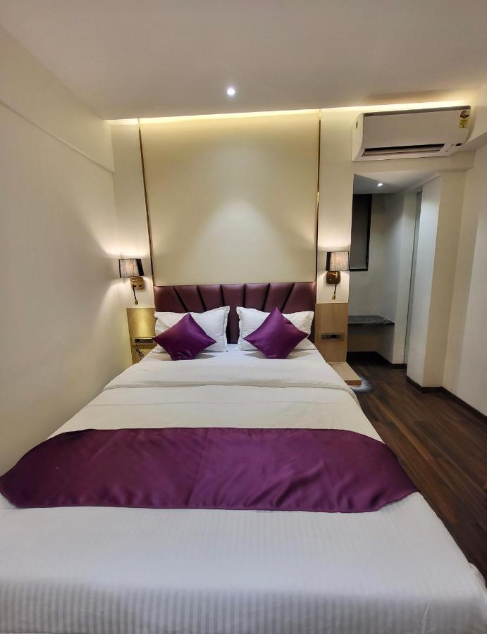 Vishal Hall Hotel Bombaim Exterior foto